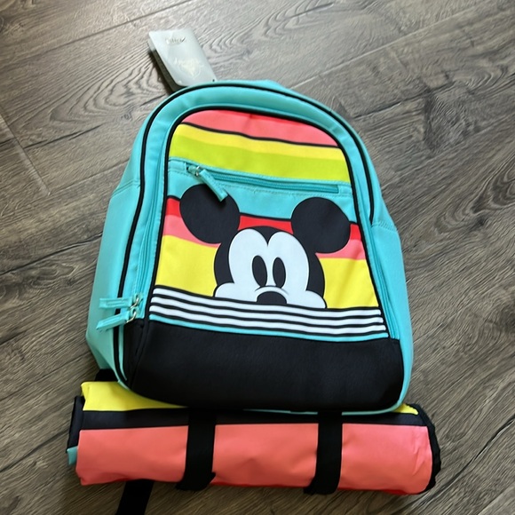 DISNEY picnic 🧺 backpack with picnic mat- BRAND NEW - Picture 2 of 16